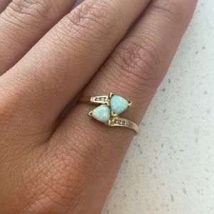 Little opal and Diamond ring